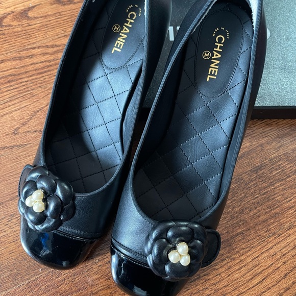 Chanel pump black lam/pat cal - Picture 1 of 8